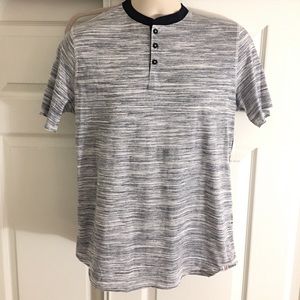 Sovereign Code men’s short sleeve button up tee M